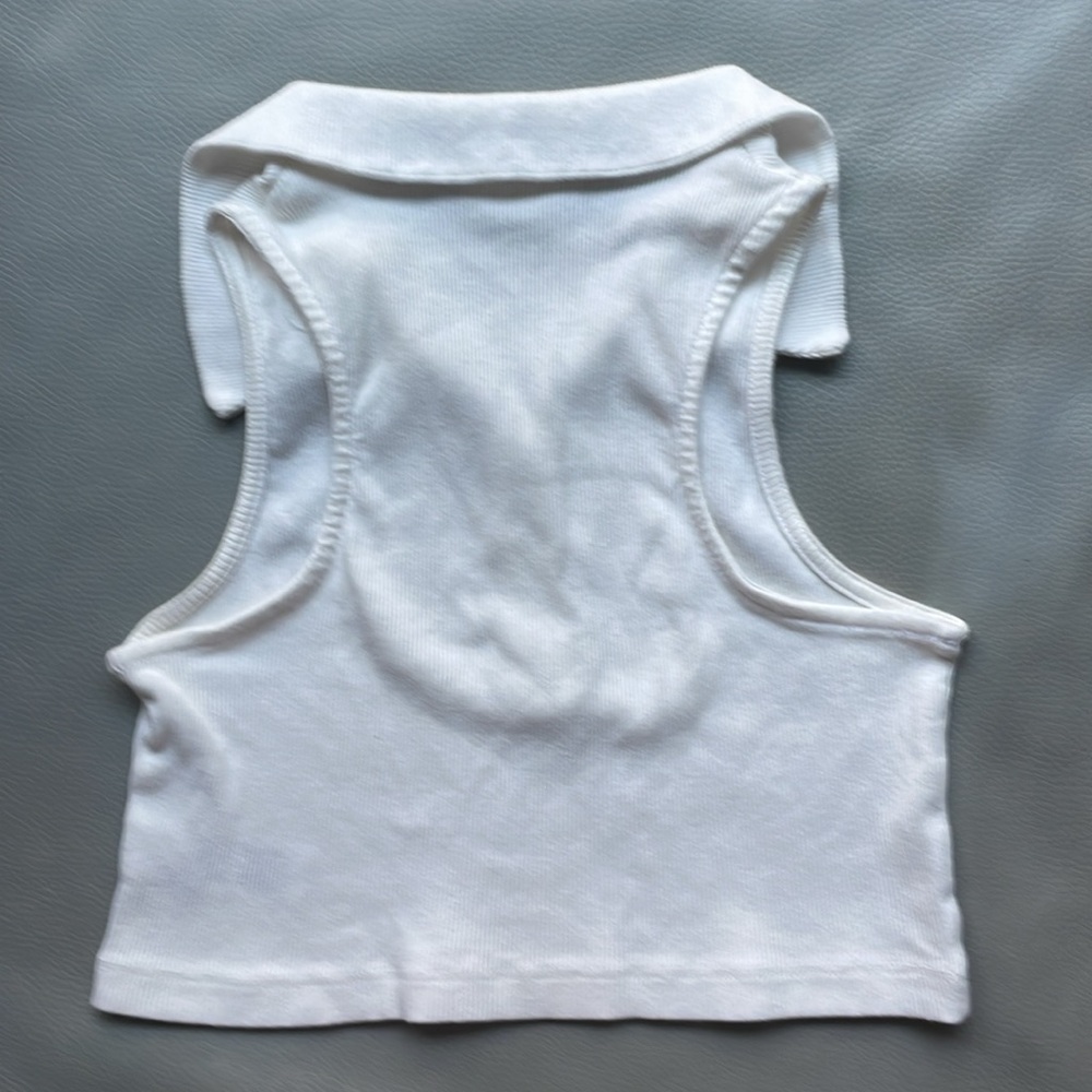 Collared Racer Back Cropped Tank Top - Picture 5 of 9